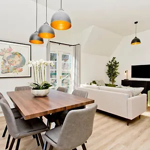  Apartment Newly Reno'd 2 Bed With Free Parking