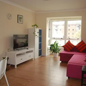  Apartment 3 Bed Flat Close To And The Meadows