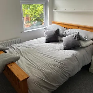 Cheerful 2 Bedroom House With Patio And Office Holiday home Belfast