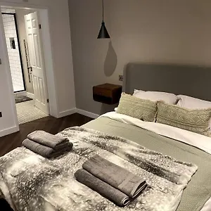 The Retreat, Luxury In With Parking Homestay Bath